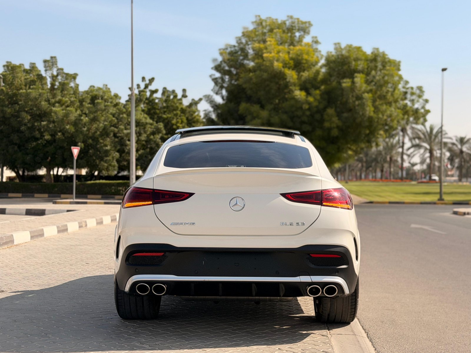 Mercedex Benz GLE53 2022 White image